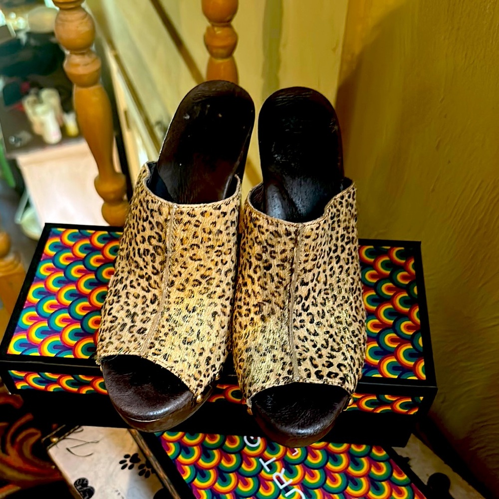 Ugg Leopard Print Women's Mules 8